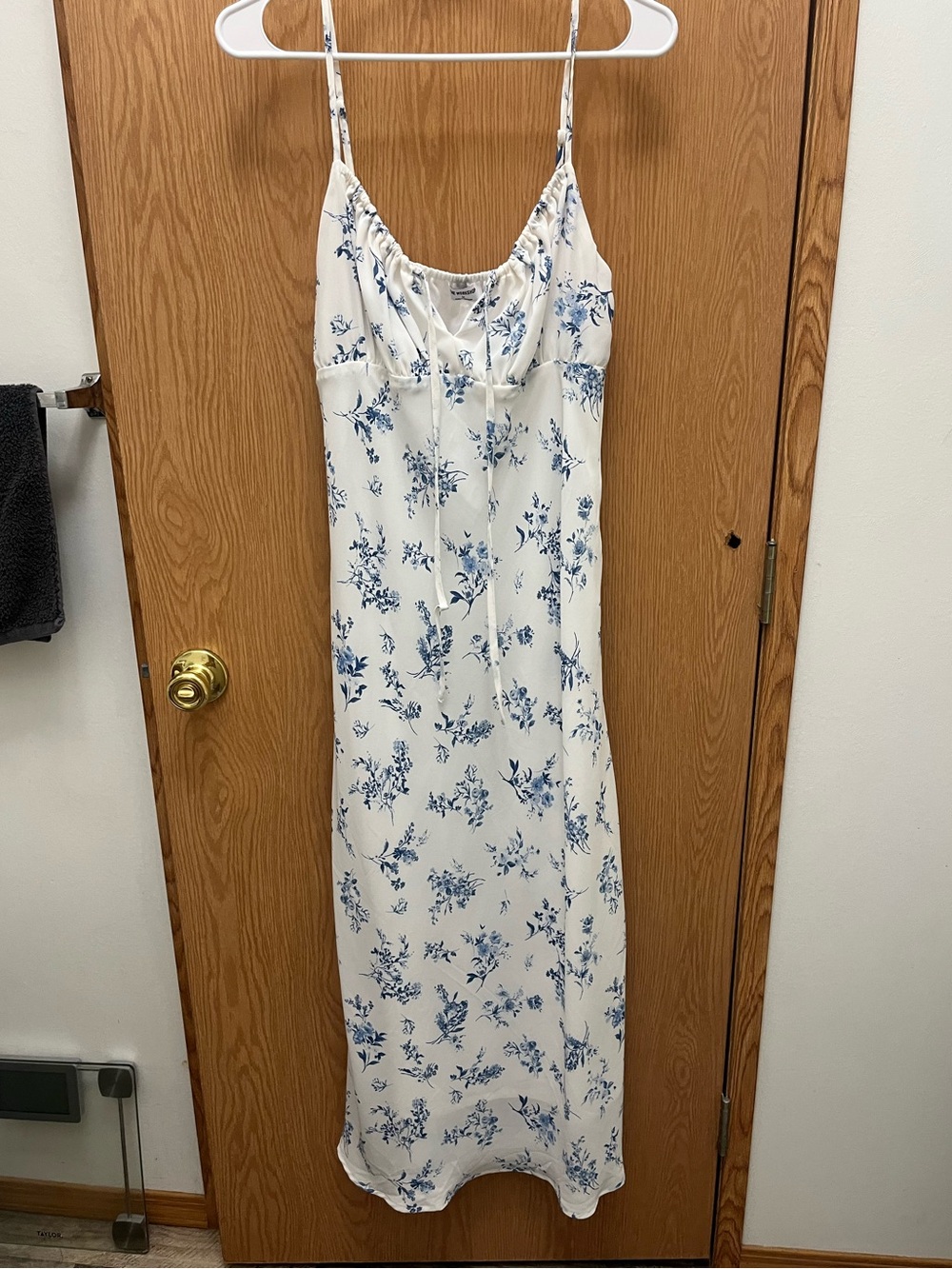 The Workshop floral blue midi dress size medium NWT